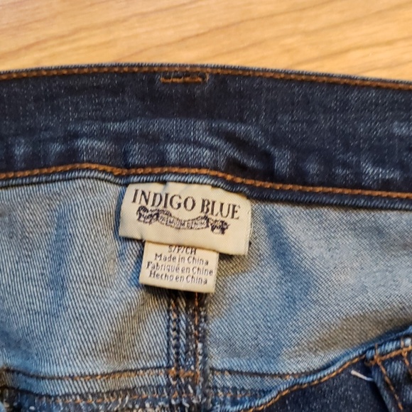 Indigo Blue maternity jeans size is maternity small - Picture 3 of 5